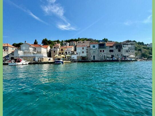 BEZAUBERNDES HÄUSCHEN mit atemberaubenden MEERBLICK in PRVIC-KROATIEN