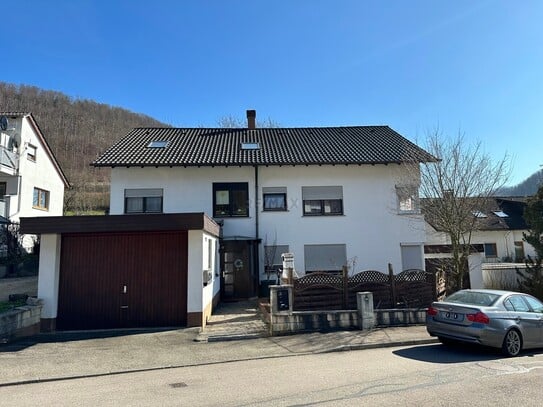 Moderne 3,5 Zimmer Dachgeschosswohnung in idyllischer Lage