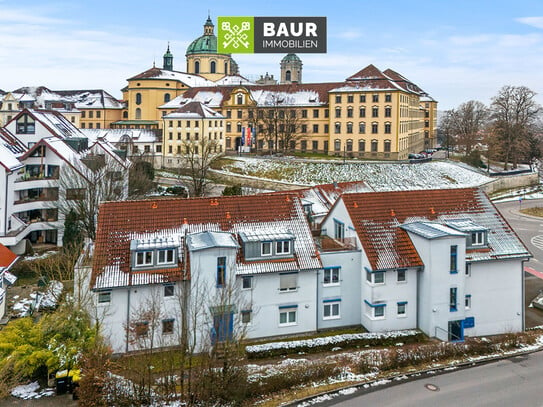 360° | Charmante 2-Zimmer-Dachgeschosswohnung mit Loggia und Blick auf die Basilika