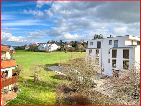 Sehr gepflegte, renovierte und zeitlose 4-Zimmer-Wohnung im 2. OG mit sonnigem Balkon!