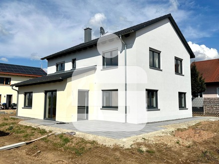 Energiebewusstes Wohnen inmitten der Natur - was will man mehr! Neubau-Einfamilienhaus in Hahnbach