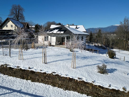 Bungalow mit Panoramablick und weitläufigem Grundstück