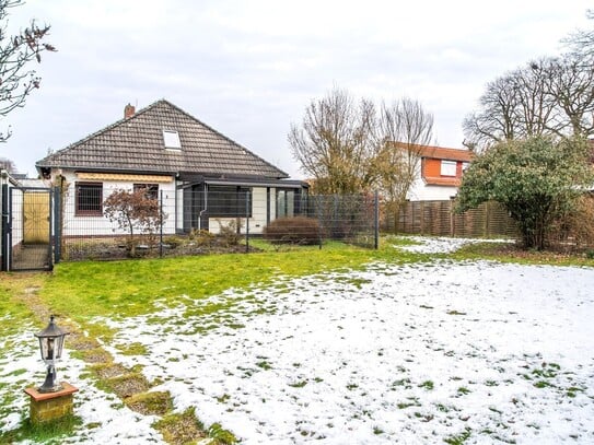 Walmdachbungalow mit Teilkeller, Garage, Ausbaureserve und tollem Südgarten