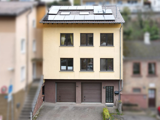 Gepflegtes Reihenmittelhaus in Hanglage mit zwei Wohneinheiten und neuer Photovoltaikanlage