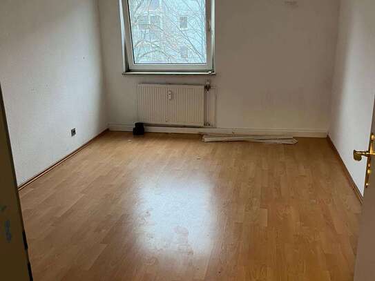 1 Zimmer in 3er Wohngemeinschaft WG 3ZKB Balkon in der Neustadt 2.OGR Z1
----------------------------
Mehrfachauswahl...