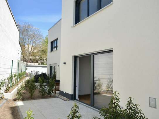 Exklusive Erdgeschoss-Maisonette Wohnung mit Terrasse und Garten