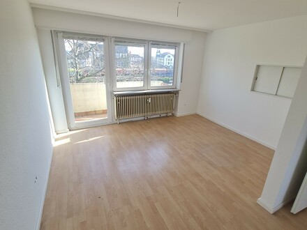 Renovierte 3-Zimmer-Wohnung mit EBK und Balkon