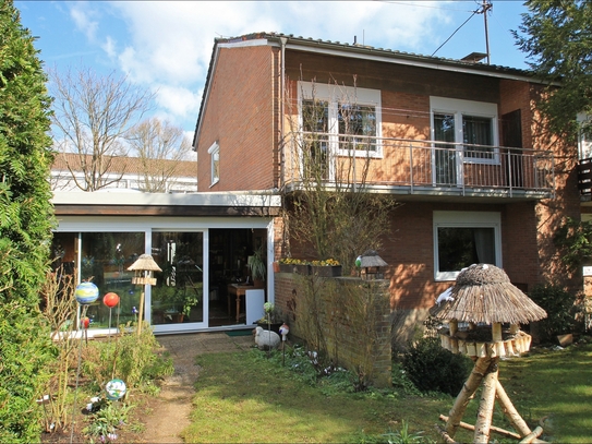 Doppelhaushälfte mit verträumten Garten in sehr guter Lage von Wiesloch! Regelmässig modernisiert!