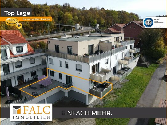 Neuwertige Erdgeschosswohnung mit Terrasse und Balkon