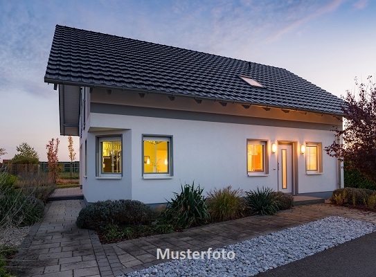 Einfamilienhaus mit Garage