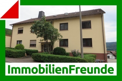 Solides 6-Familienhaus mit 5 Garagen