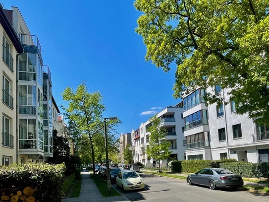 Erstbezug nach Sanierung, 2 Zimmer-Wohnung, hochwertige Modernisierung, Balkon, Wintergarten, Lift, PKW-Stellplatz