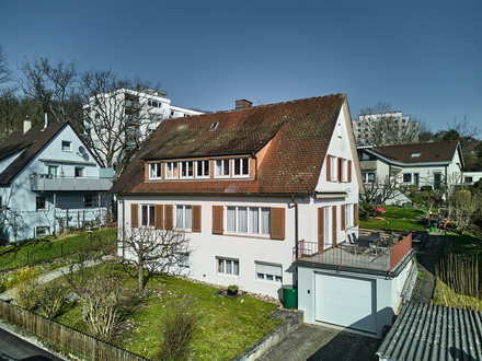 Gepflegtes 2-Familienhaus - in top Lage - eine Wohnung bezugsfrei