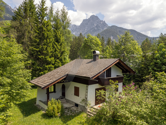 Sonniges Grundstück in ruhiger Lage mit Altbestand und Freizeitwohnsitz