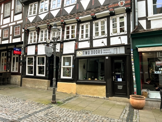 Appartments und ein Restaurant mit Bar im Herzen von Braunschweig zu verkaufen.