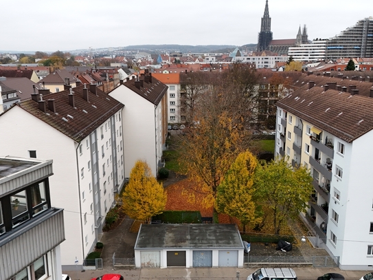 EINZELGARAGE MIT SEKTIONALTOR ZENTRAL IN NEU-ULM!