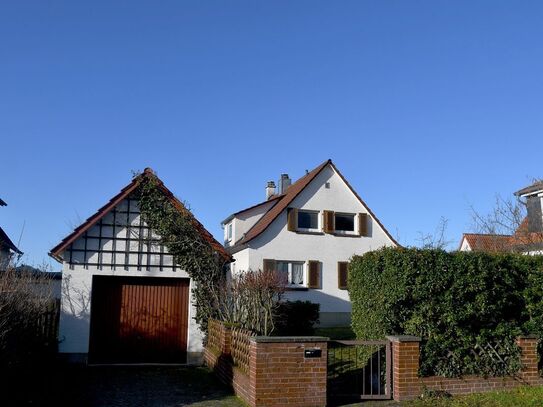 **RESERVIERT** Charmantes Einfamilienhaus mit Gartenparadies in Seeheim