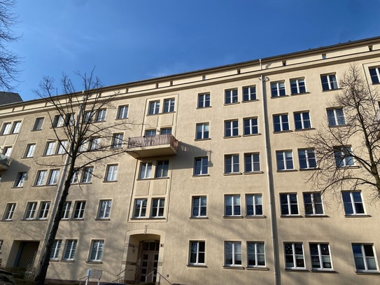 moderne 2-Raum-Wohnung mit Balkon und Stellplatz, vermietet