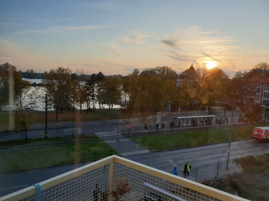 Apartment mit Süd-Balkon und Wasserblick zu vermieten