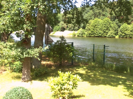 Modernes Einfamilienhaus im Bungalowstil mit Terrasse direkt am Oder-Havel-Kanal mit Blick zum Hafen