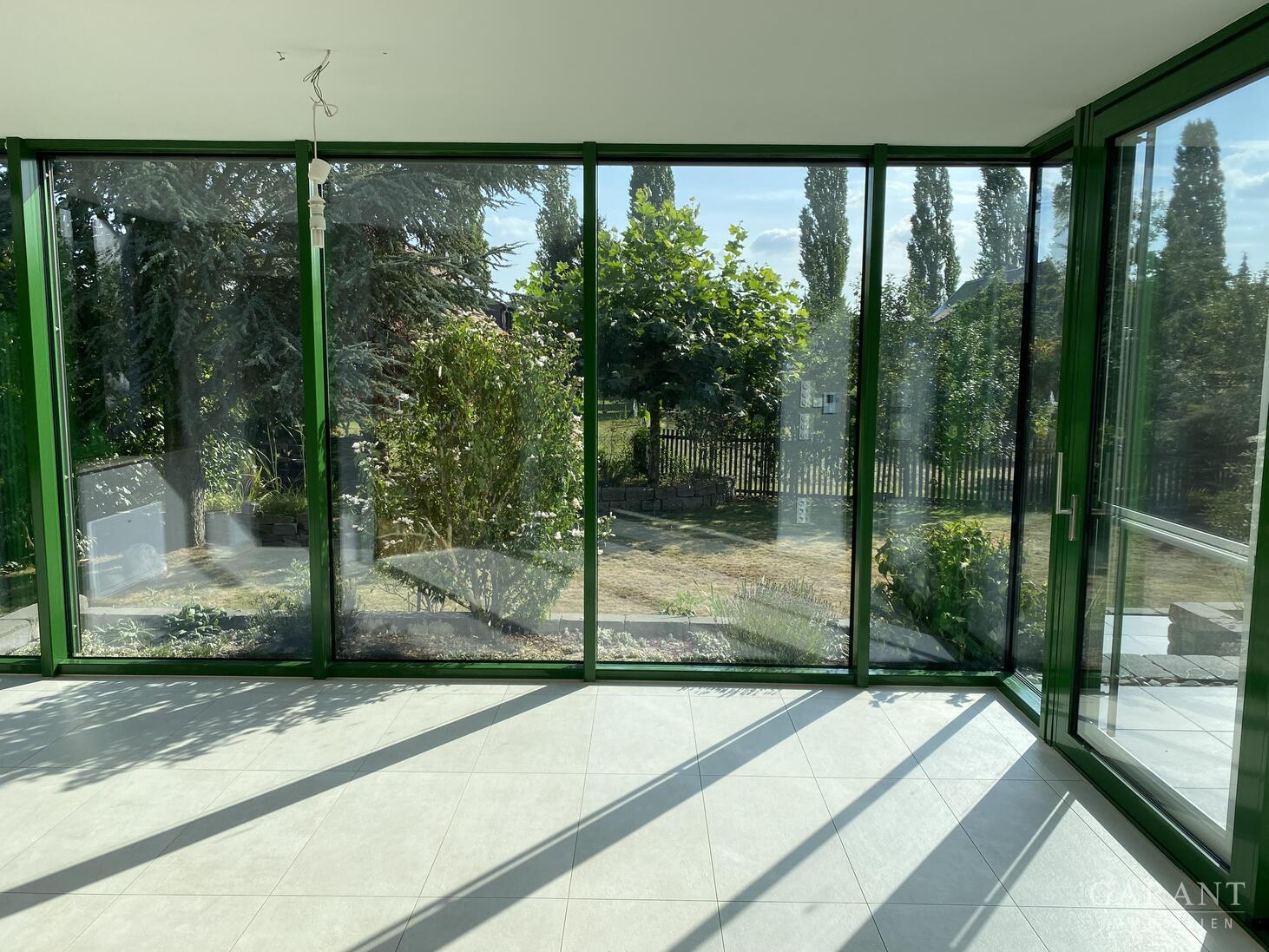 Großzügiges Zweifamilienhaus mit Wintergarten, Sauna, zwei Kaminen, Garage und schönem Grundstück – 04683 Ammelshain, 4683 Ammelshain – Vorschaubild 2