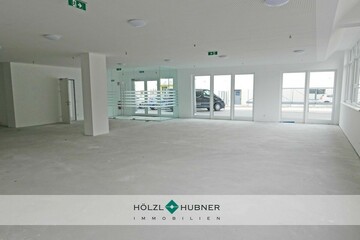 hoelzlhubnerimmobilien-moderner showroom