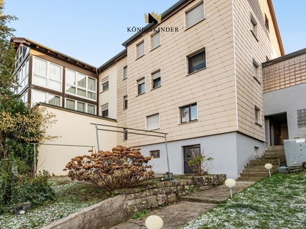 Zentrumsnähe, Zweifamilien-Doppelhaushälfte mit großen Garten, 9 Zimmer, ruhige Lage in Backnang