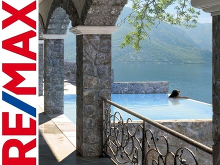 REMAX - Apartment in der Bucht von Kotor, Neubau