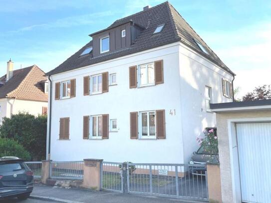 Renovieren Sie dieses tolle freistehende Zweifamilienhaus mit viel Potenzial!