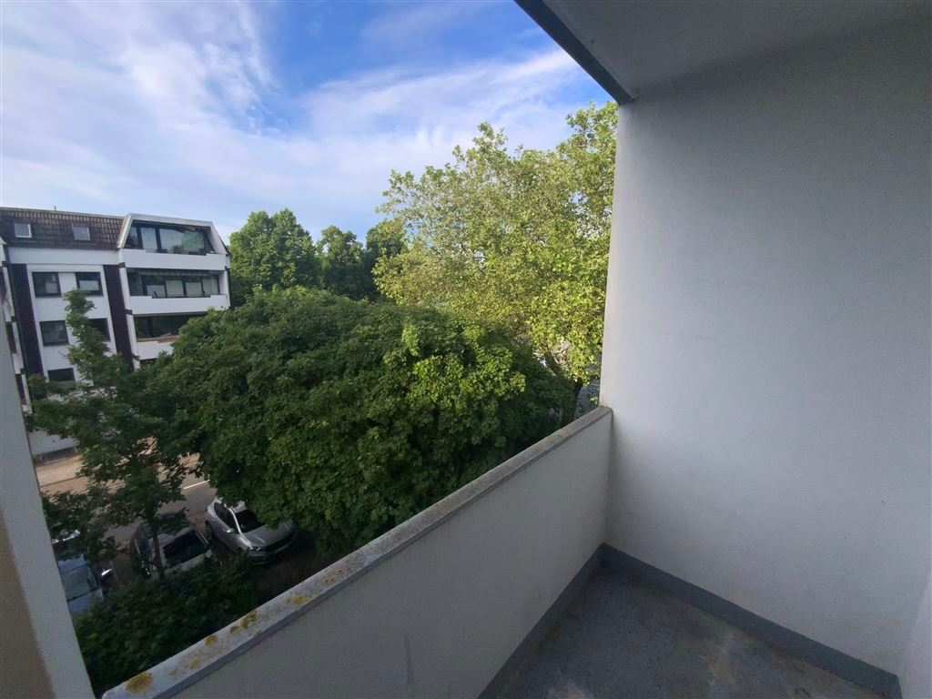 Helle 3-Zimmer-Wohnung mit 2 Balkonen, Einbauküche und großzügigem Essbereich in Schwachhausen - Foto 4