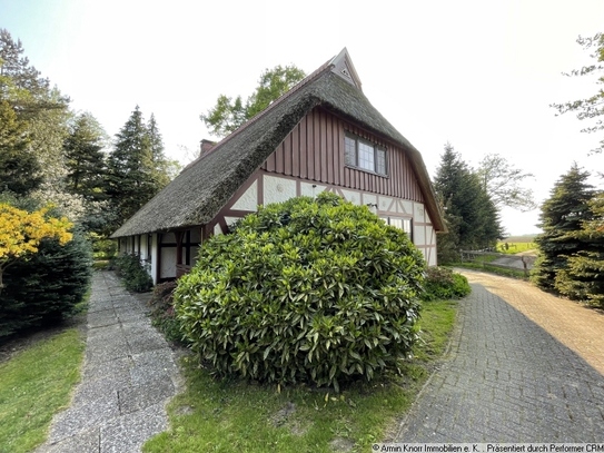 Reetdachimmobilie - Wohnhaus auf großem Grundstück in der Nähe zur Ortschaft Hude/ an Grenze zum Landkreis Oldenburg