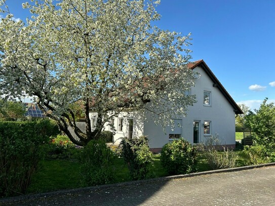 360° I Einfamilienhaus mit Einliegerwohnung & hübschen Garten nahe Biberach
