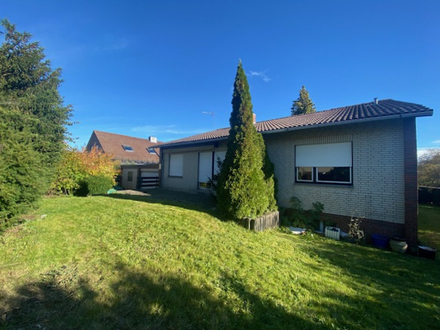 Modernisierungsbedürftiger Bungalow mit Vollkeller und Garage in ruhiger Wohnlage