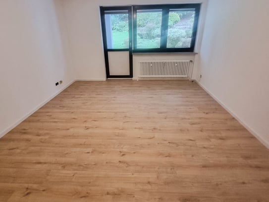 Zentrumsnahe renovierte 2-Zimmer Wohnung mit Terrasse und Stellplatz