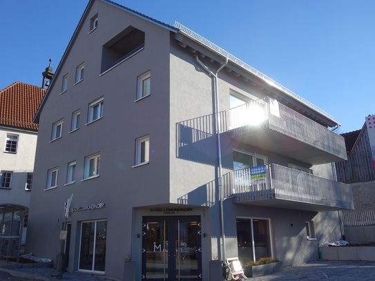 Sofort verfügbare, neuwertige 3 Zimmer-OG-Wohnung mit wertiger EBK und Südwestbalkon