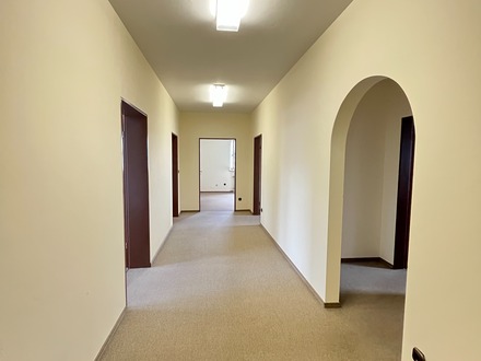 Großzügige Büro/Praxisfläche im Gewerbegebiet von Ainring-Mitterfelden