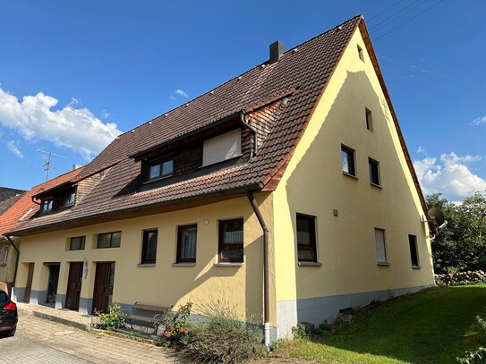 Großzügige Haushälfte mit idyllischem Gartenanteil