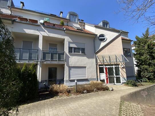 BK-Maubach: Frisch renovierte 2-Zimmer-Gartengeschosswohnung mit Terrasse und eigenem Gartenanteil!