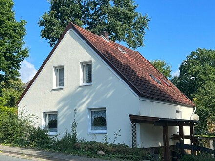 Schönes, einfaches Zweifamilienhaus mit separatem Bauplatz im Zentrum von Volmerdingsen zu verkaufen!