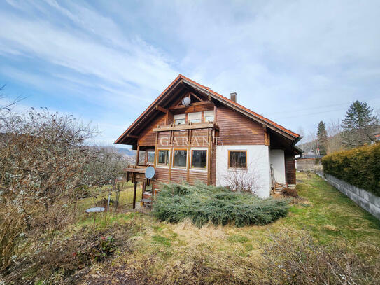 Einfamilienhaus mit Einliegerwohnung mit weiteren Ausbaureserven!