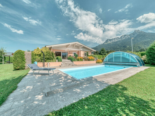 Traumhaftes Bungalow mit Swimmingpool auf großem Grundstück und unverbaubarer Aussicht!