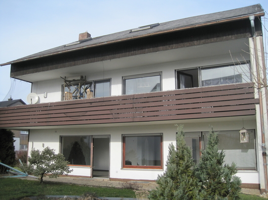 Dreifamilienhaus mit einer Garage in ruhiger Lage und mit 913 qm großem Grundstück