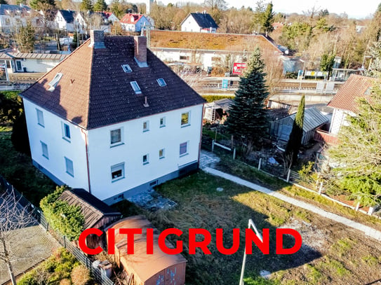 Feldmoching/Nahe Fasanerie See - Drei-Parteien-Haus zur Umgestaltung auf großzügigem Grundstück