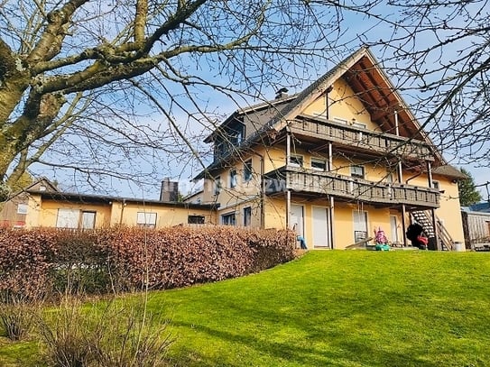 ***Exklusive Maisonette- und Dachgeschosswohnung in ruhiger, grüner Lage***