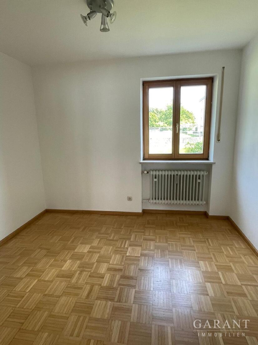Vielseitiges Dreifamilienhaus in begehrter Lage von Raubling - alle Wohneinheiten frei! – 83064 Raubling, 83064 Raubling – Vorschaubild 10
