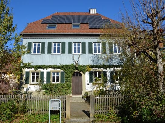 Spätbarockes ehem. Forstamt mit großem Garten u. Nebengebäude