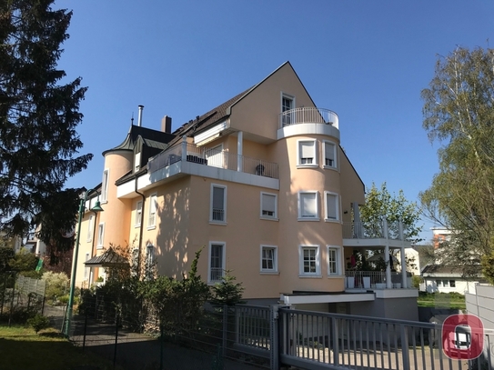 Wohnen in attraktiver Parkvilla - Außergewöhnliche 3-ZKB-Penthouse-Maisonette-Wohnung im 6-Fam.-Haus