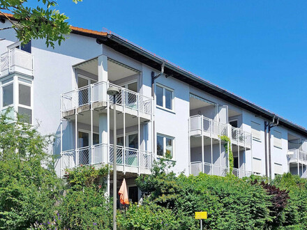 Gepflegte 3 Zimmer Wohnung mit 2 Balkonen, Erlangen ruhige Lage, frei ab sofort