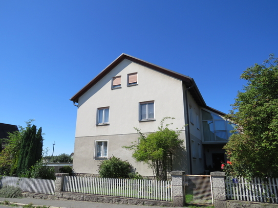 Zweifamilienhaus mit gepflegtem Garten in der Stadt Tirschenreuth sucht neue Bewohner