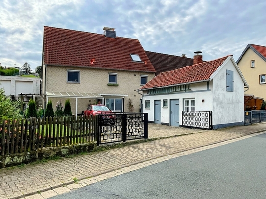 Zweifamilienhaus mit großer Garage in Salzgitter Ortsteil